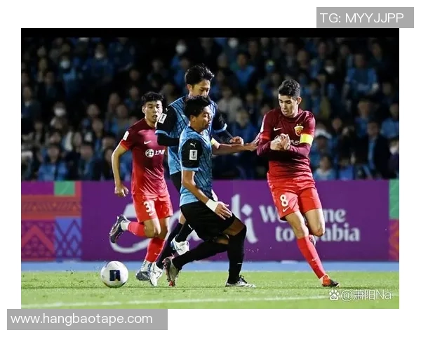 精彩球星足球表演赛全程回顾 顶级球员齐聚一堂展开激烈对决 精彩球星足球表演赛全程回顾 顶级球员齐聚一堂展开激烈对决