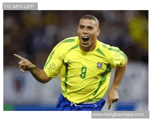 足球巨星街头摆摊卖小吃引围观路人纷纷拍照热议场面火爆 足球巨星街头摆摊卖小吃引围观路人纷纷拍照热议场面火爆